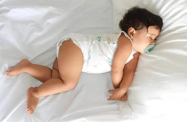 Guide d'Achat : Choisir un Porte-Bébé Physiologique